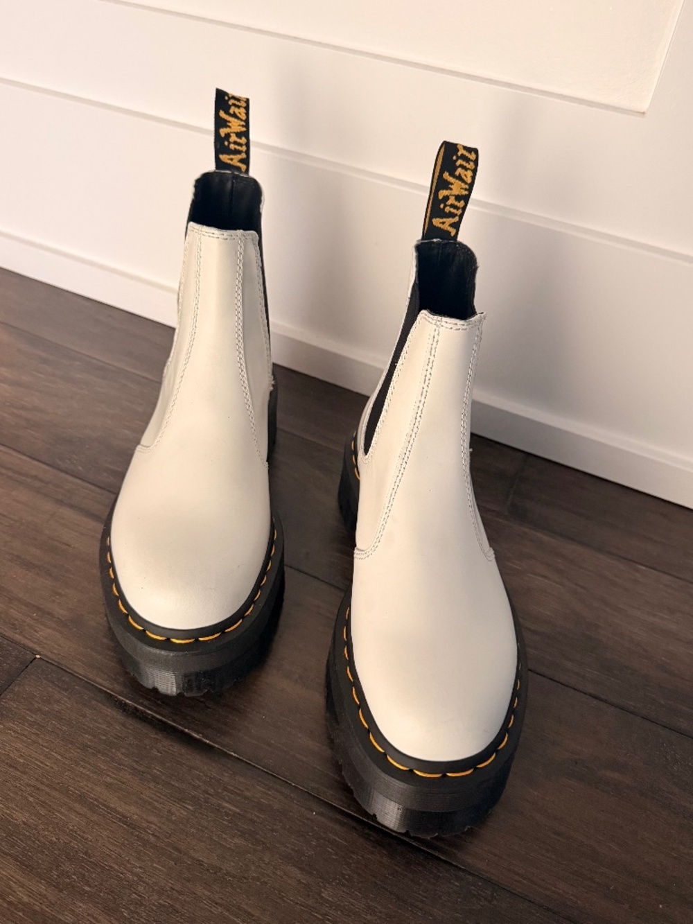 DR. MARTENS 2976 Quad Platform Chelsea Boots in White Sz 9 NEW $225!! - Picture 2 of 4